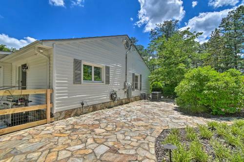 Artsy Southern Pines Home About 1 Mi To Downtown!