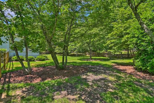 Artsy Southern Pines Home About 1 Mi To Downtown!