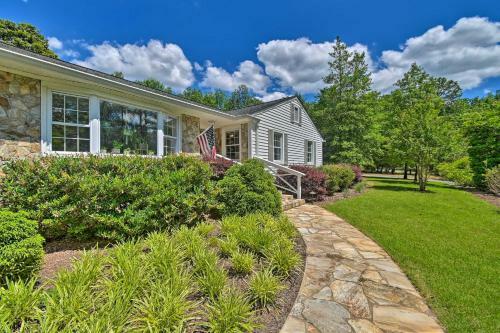 Artsy Southern Pines Home About 1 Mi To Downtown!