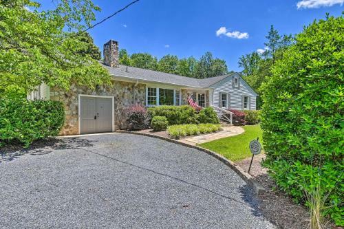 Artsy Southern Pines Home About 1 Mi To Downtown!