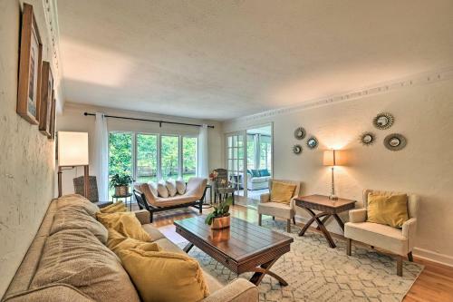 Artsy Southern Pines Home About 1 Mi To Downtown!