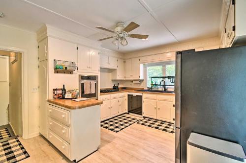 Artsy Southern Pines Home About 1 Mi To Downtown!
