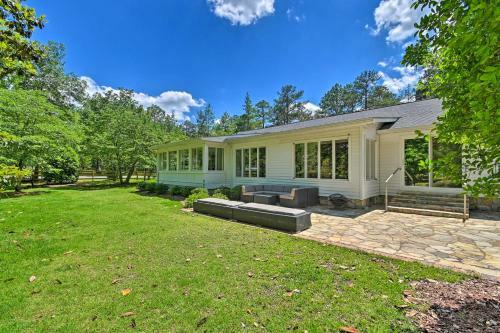 Artsy Southern Pines Home About 1 Mi To Downtown!