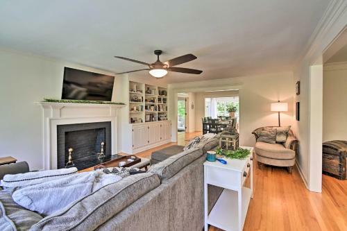 Artsy Southern Pines Home About 1 Mi To Downtown!