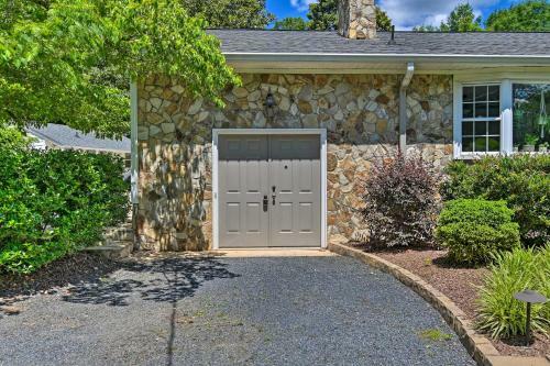 Artsy Southern Pines Home About 1 Mi To Downtown!