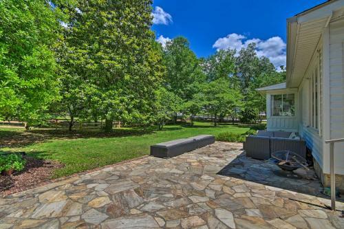 Artsy Southern Pines Home About 1 Mi To Downtown!