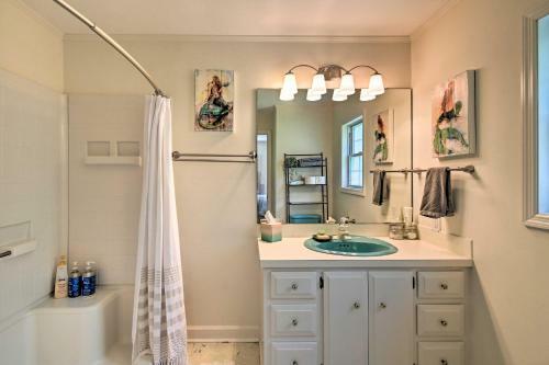 Artsy Southern Pines Home About 1 Mi To Downtown!