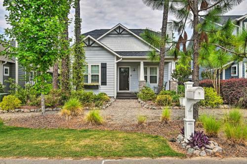 Stylish Southern Pines Home With Screened Porch
