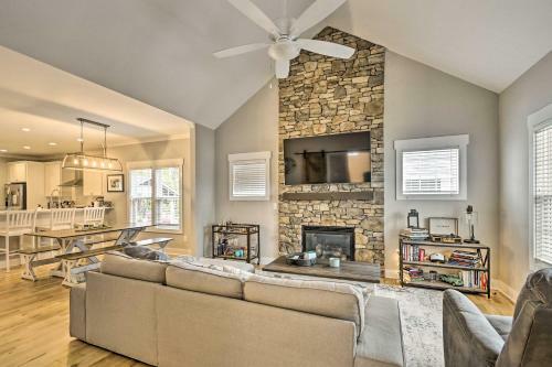 Stylish Southern Pines Home With Screened Porch