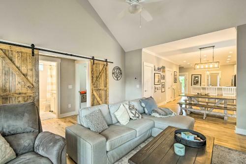 Stylish Southern Pines Home With Screened Porch