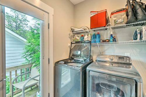 Stylish Southern Pines Home With Screened Porch