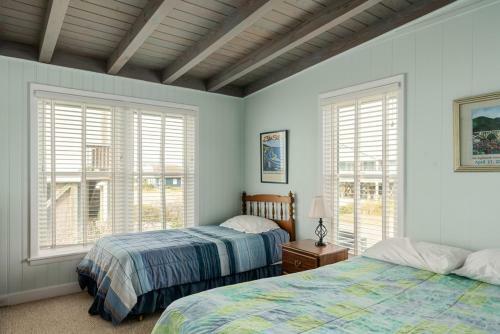 Admiral's Quarters By Oak Island Accommodations