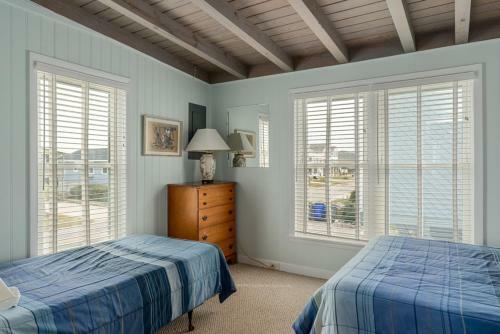 Admiral's Quarters By Oak Island Accommodations