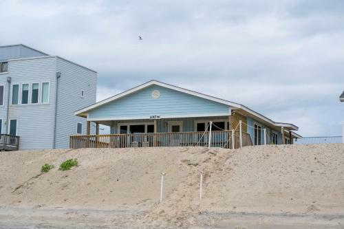 Admiral's Quarters By Oak Island Accommodations