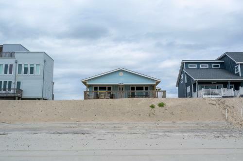 Admiral's Quarters By Oak Island Accommodations