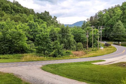 Smoky Mountain Farmstead Quaint Sylva Home!