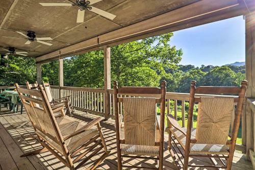 Serene Mountain Retreat With Hot Tub And Grills!