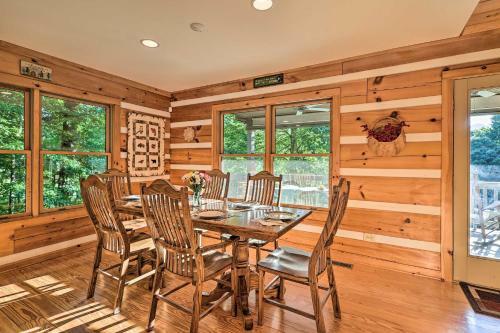 Serene Mountain Retreat With Hot Tub And Grills!