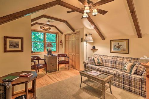 Serene Mountain Retreat With Hot Tub And Grills!