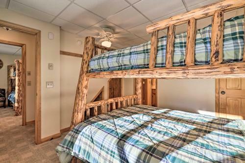 Serene Mountain Retreat With Hot Tub And Grills!