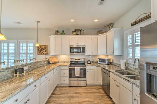 Surf City Escape With 6 Decks Steps From Beach