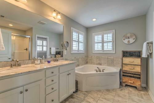 Surf City Escape With 6 Decks Steps From Beach
