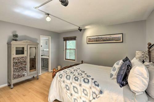 Charming Leicester Home With Deck And Gas Grill!