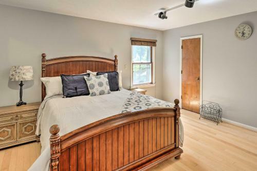 Charming Leicester Home With Deck And Gas Grill!