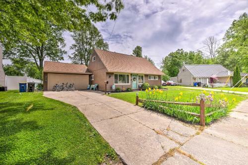 Ashtabula Home Near Walnut Beach And Eateries!