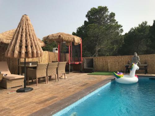 Casa Adosada Agradable Con Piscina