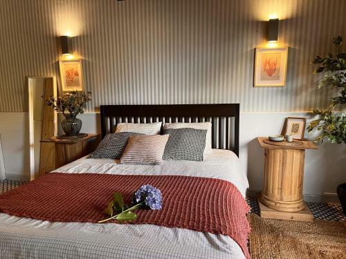 Basque Retreat. Flower Suite