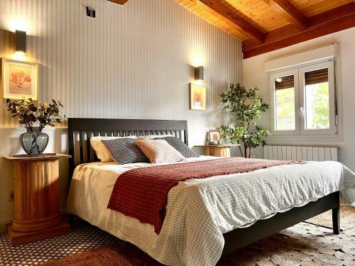 Basque Retreat. Flower Suite
