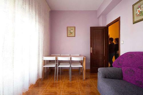 Apartment - 4 Bedrooms - 60295