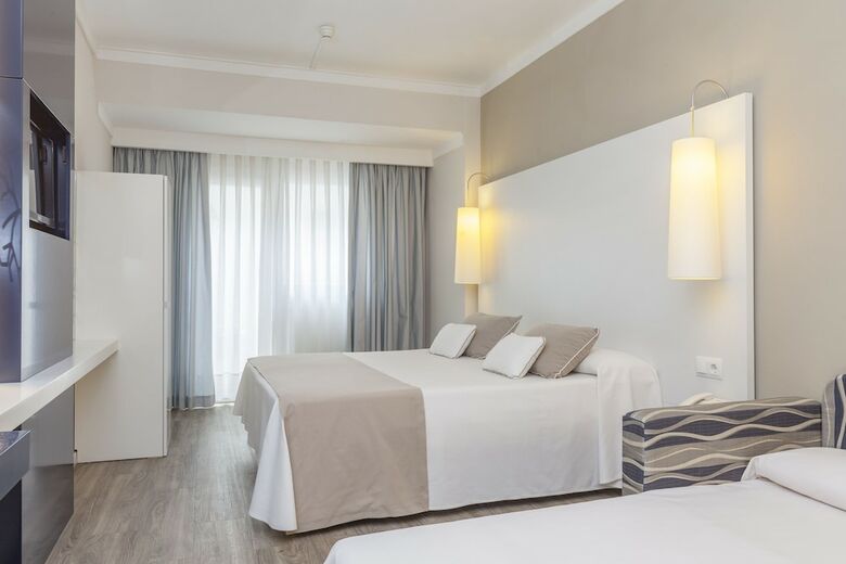 Canyelles Playa Hotel
