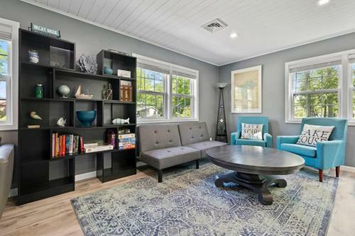 Spacious Island Cottage At Indian Lake
