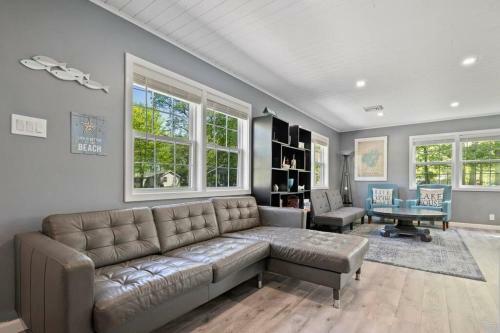 Spacious Island Cottage At Indian Lake
