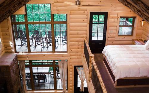 Skyview Treehouse B By Amish Country Lodging