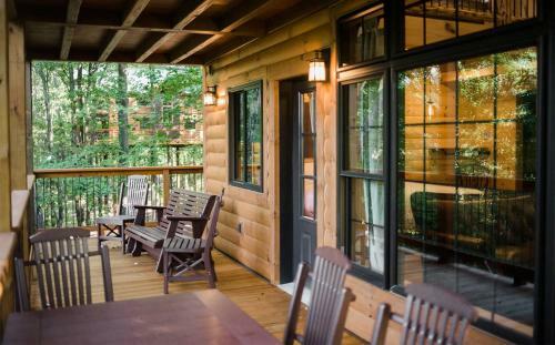 Skyview Treehouse B By Amish Country Lodging