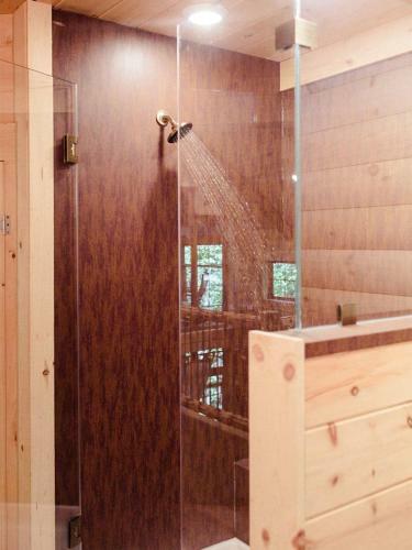 Skyview Treehouse B By Amish Country Lodging
