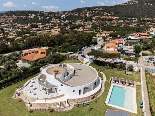 Charming Villa By The Sea With Private Pool, Personal Chef And Service Staff