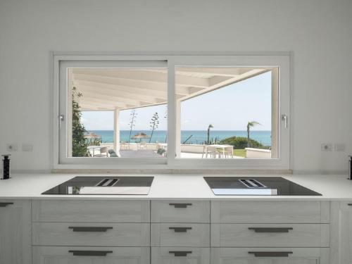 Charming Villa By The Sea With Private Pool, Personal Chef And Service Staff
