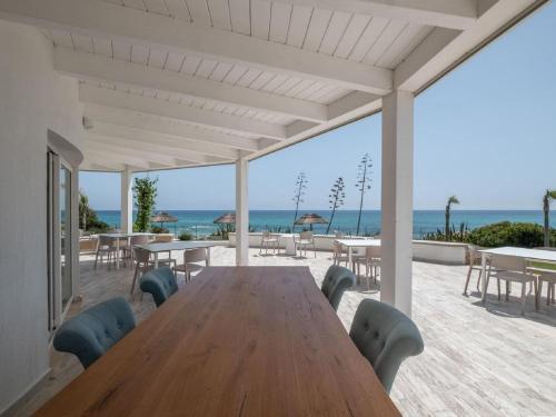 Charming Villa By The Sea With Private Pool, Personal Chef And Service Staff