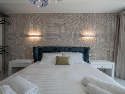 Charming Villa By The Sea With Private Pool, Personal Chef And Service Staff