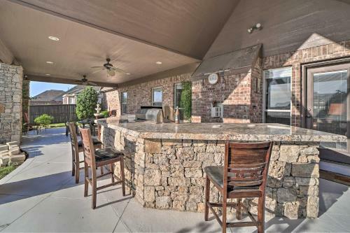 Spacious Broken Arrow Retreat Yard And Grill!