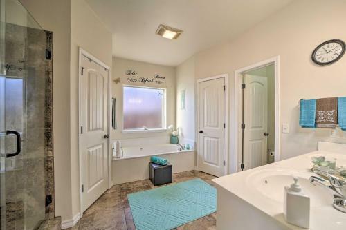 Spacious Broken Arrow Retreat Yard And Grill!