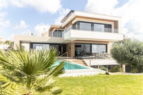 Gorgeous Newly Built Villa With 5 Bedrooms Pool