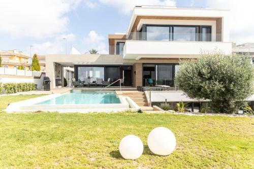 Gorgeous Newly Built Villa With 5 Bedrooms Pool