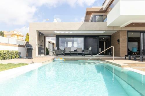Gorgeous Newly Built Villa With 5 Bedrooms Pool
