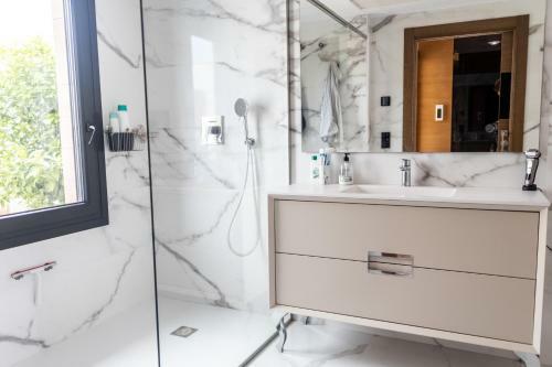Gorgeous Newly Built Villa With 5 Bedrooms Pool