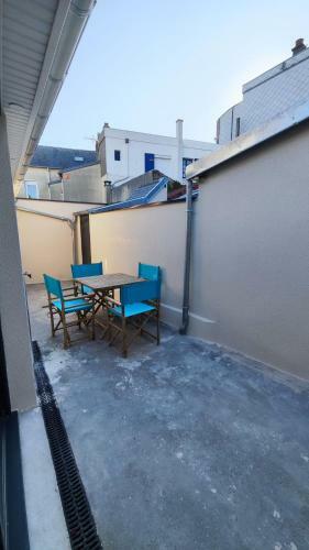 Les Bains De Mer